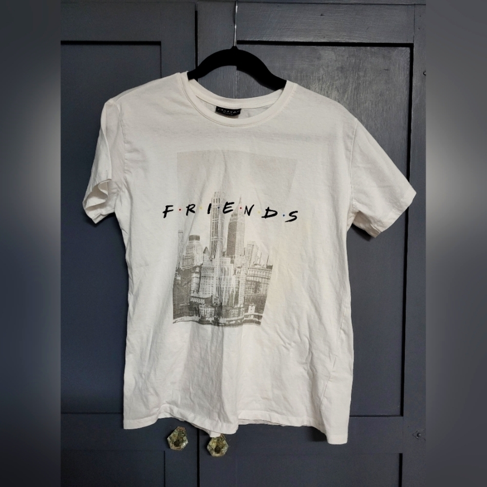 H & M Womens White Graphic T-Shirt with Friends Print Size M